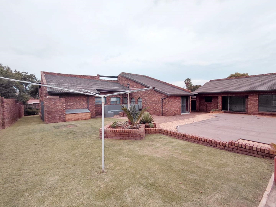 4 Bedroom Property for Sale in Edleen Gauteng