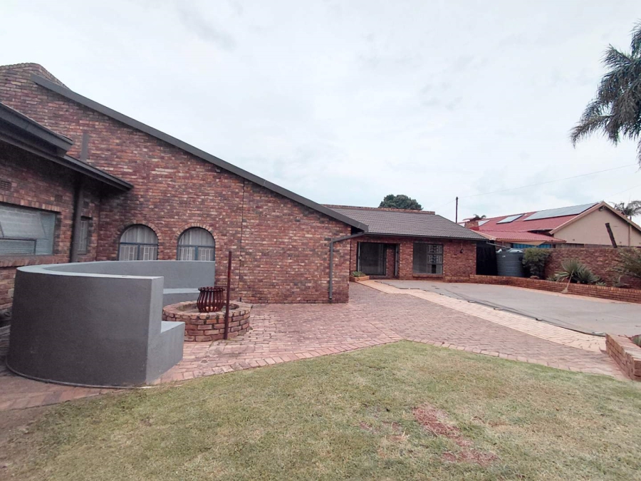 4 Bedroom Property for Sale in Edleen Gauteng