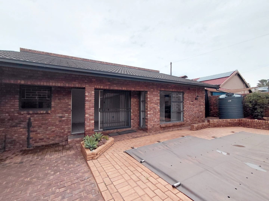 4 Bedroom Property for Sale in Edleen Gauteng
