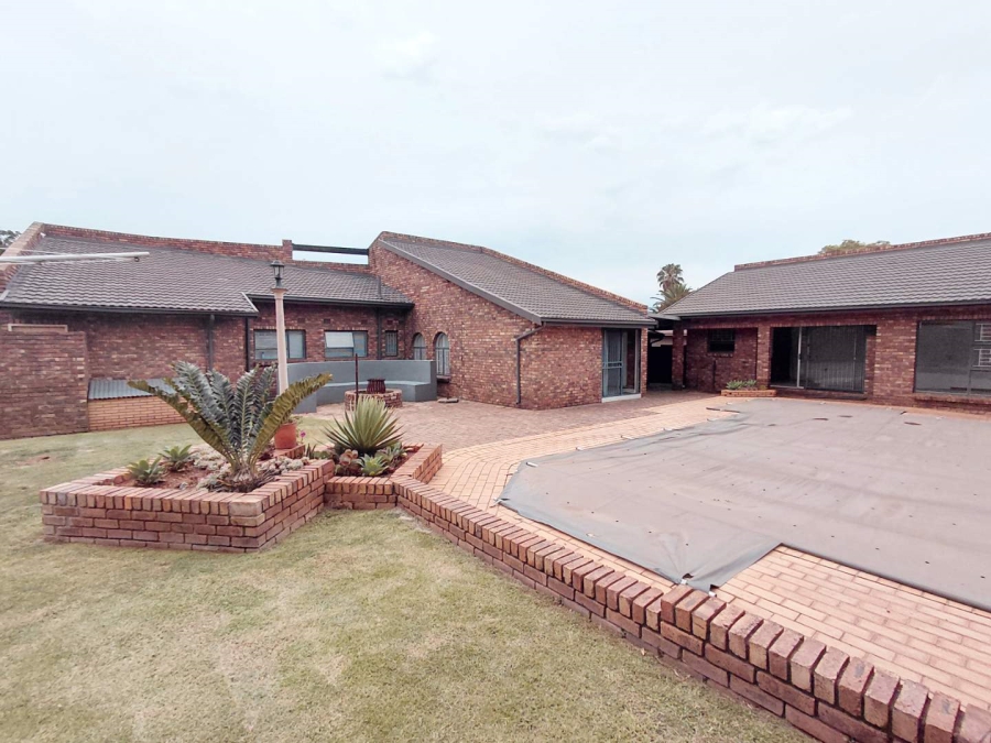 4 Bedroom Property for Sale in Edleen Gauteng