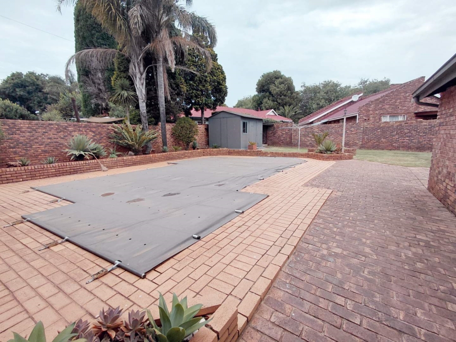 4 Bedroom Property for Sale in Edleen Gauteng