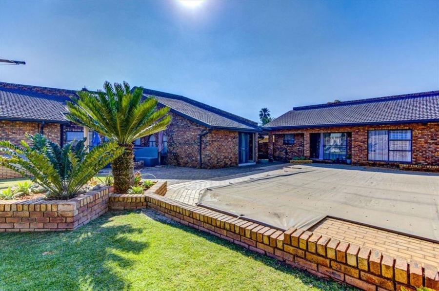 4 Bedroom Property for Sale in Edleen Gauteng