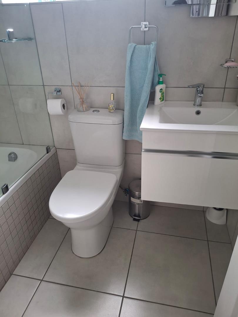 2 Bedroom Property for Sale in Linmeyer Gauteng