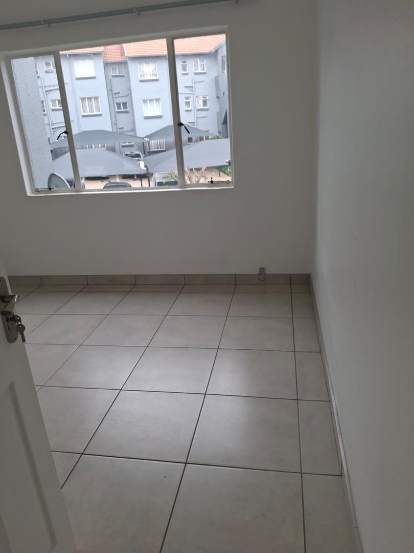 2 Bedroom Property for Sale in Linmeyer Gauteng