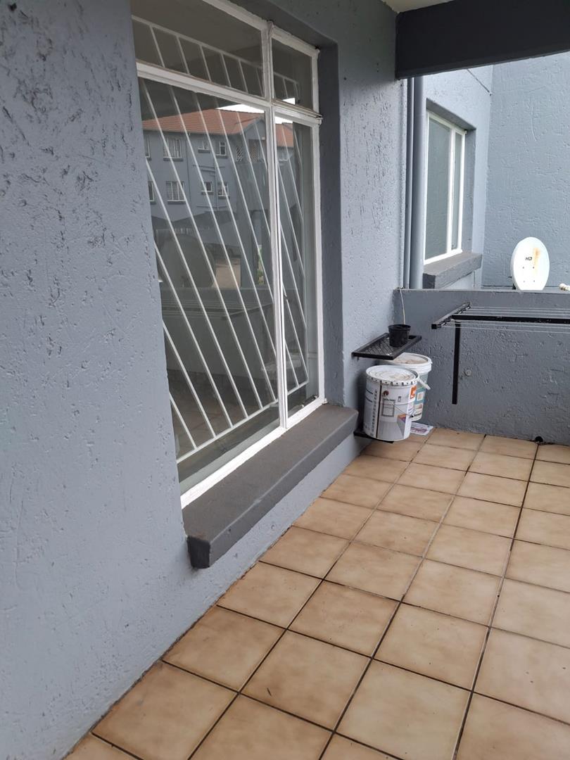 2 Bedroom Property for Sale in Linmeyer Gauteng