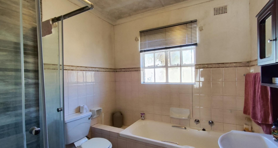 4 Bedroom Property for Sale in Verwoerdpark Gauteng