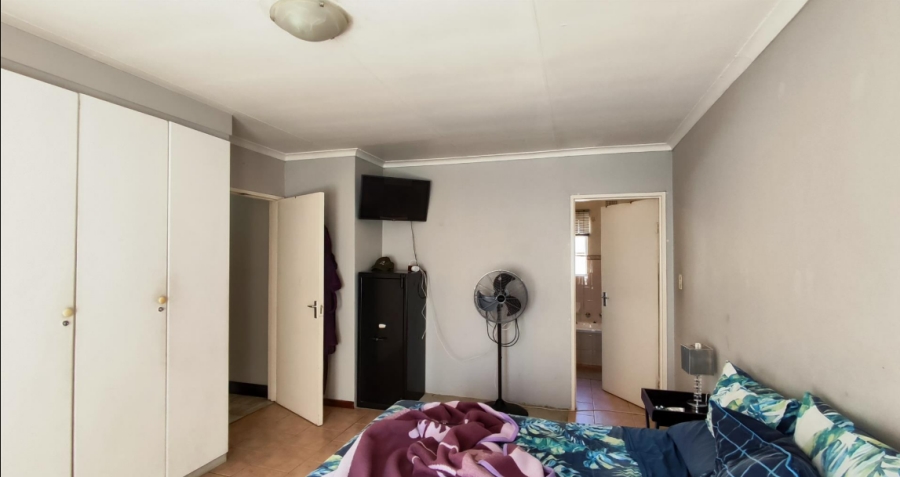 4 Bedroom Property for Sale in Verwoerdpark Gauteng