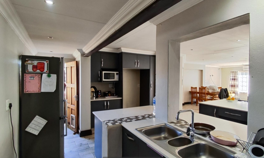 4 Bedroom Property for Sale in Verwoerdpark Gauteng