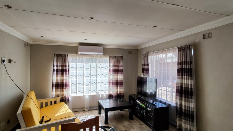 4 Bedroom Property for Sale in Verwoerdpark Gauteng