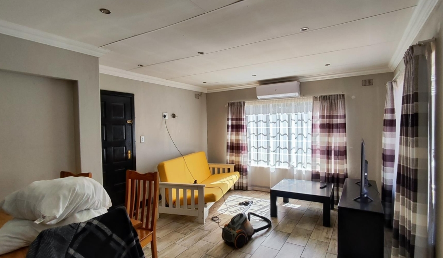 4 Bedroom Property for Sale in Verwoerdpark Gauteng