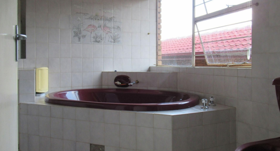 4 Bedroom Property for Sale in Bassonia Gauteng