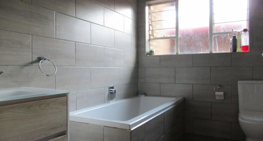 4 Bedroom Property for Sale in Bassonia Gauteng