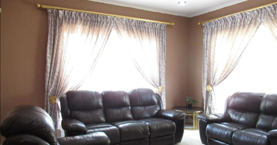 4 Bedroom Property for Sale in Bassonia Gauteng