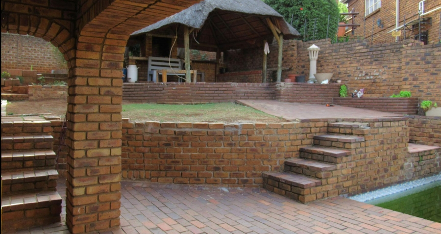 4 Bedroom Property for Sale in Bassonia Gauteng