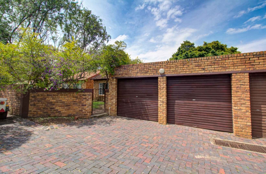 2 Bedroom Property for Sale in Wilgeheuwel Gauteng