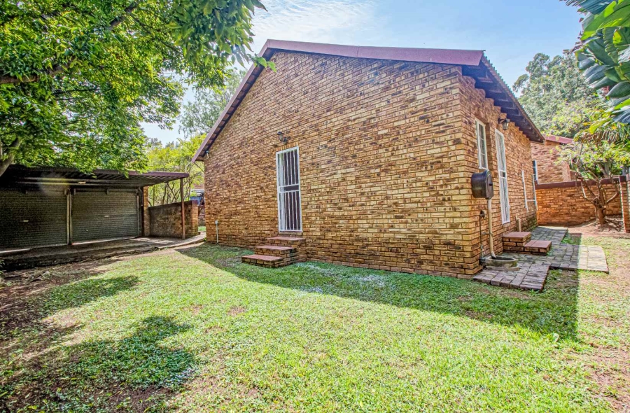 2 Bedroom Property for Sale in Wilgeheuwel Gauteng