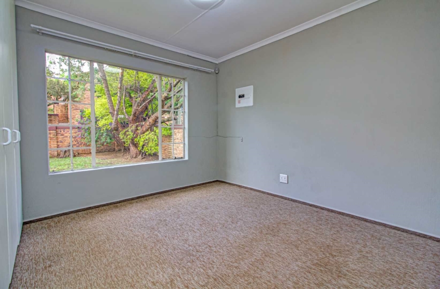 2 Bedroom Property for Sale in Wilgeheuwel Gauteng