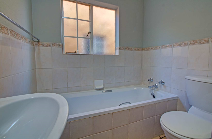 2 Bedroom Property for Sale in Wilgeheuwel Gauteng