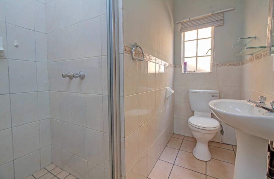 2 Bedroom Property for Sale in Wilgeheuwel Gauteng