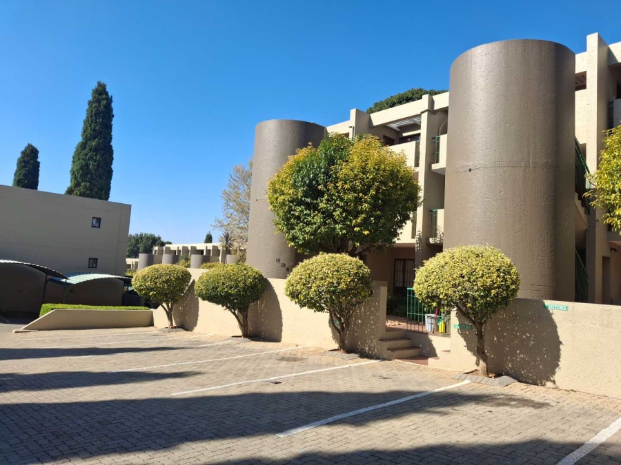 1 Bedroom Property for Sale in Benmore Gauteng