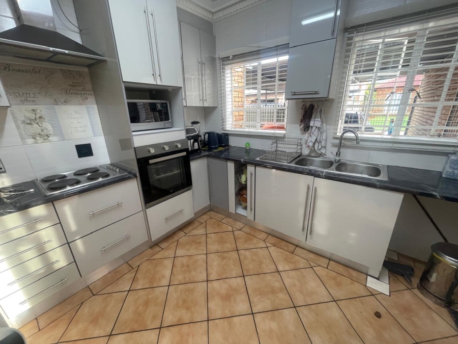 3 Bedroom Property for Sale in Theresa Park Gauteng