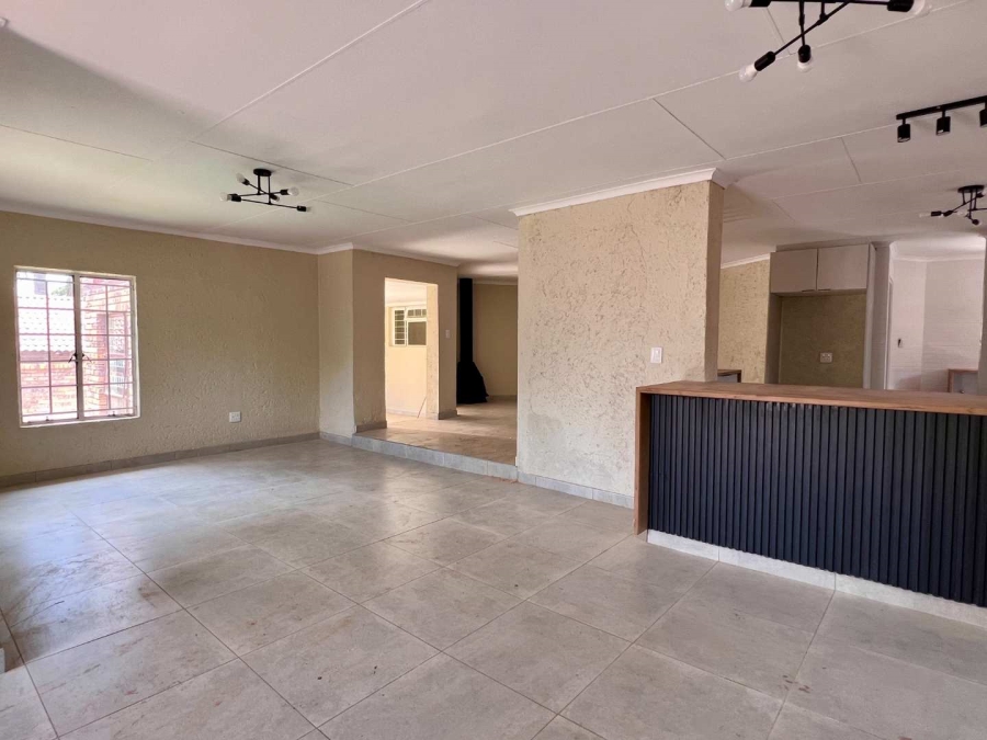 3 Bedroom Property for Sale in Little Falls Gauteng