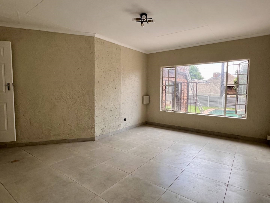 3 Bedroom Property for Sale in Little Falls Gauteng