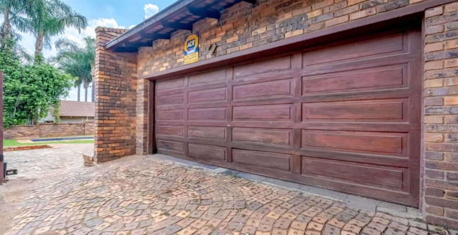 3 Bedroom Property for Sale in Little Falls Gauteng