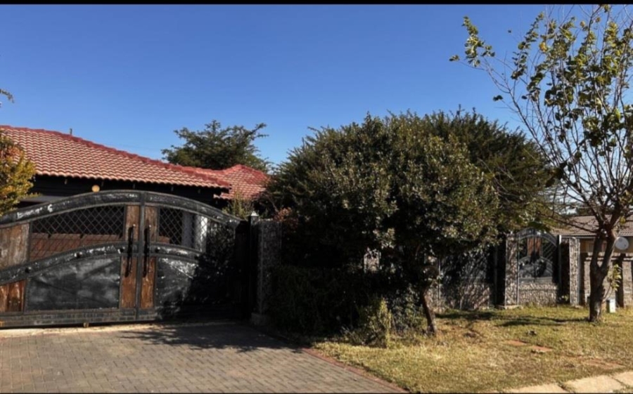 3 Bedroom Property for Sale in Nkwe Estate Gauteng