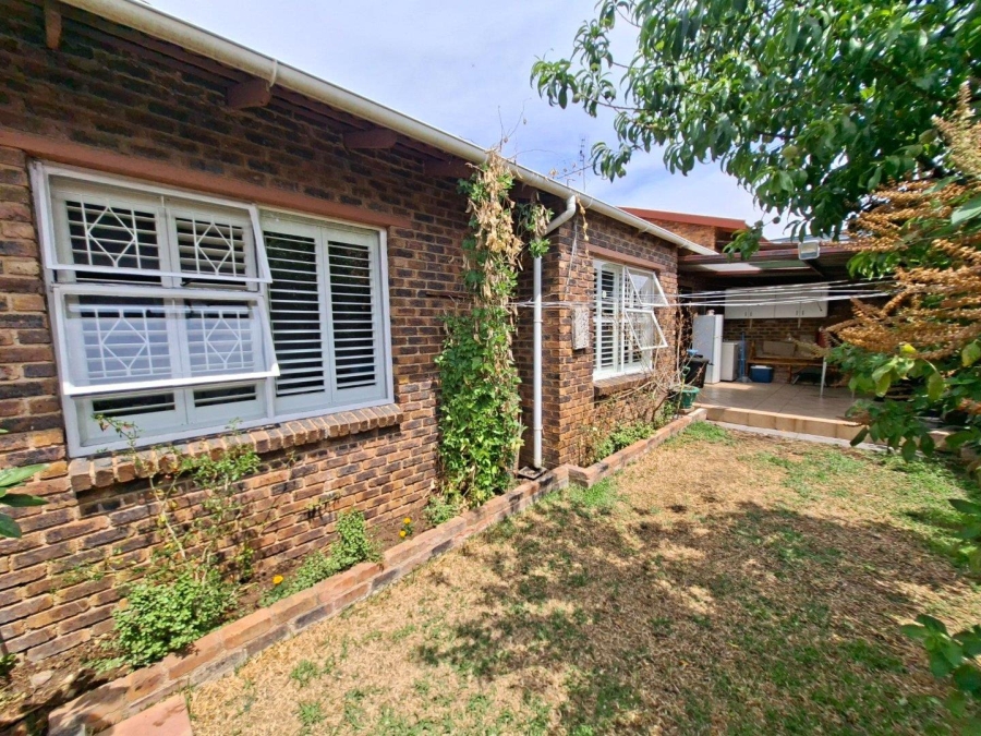 To Let 3 Bedroom Property for Rent in Buccleuch Gauteng