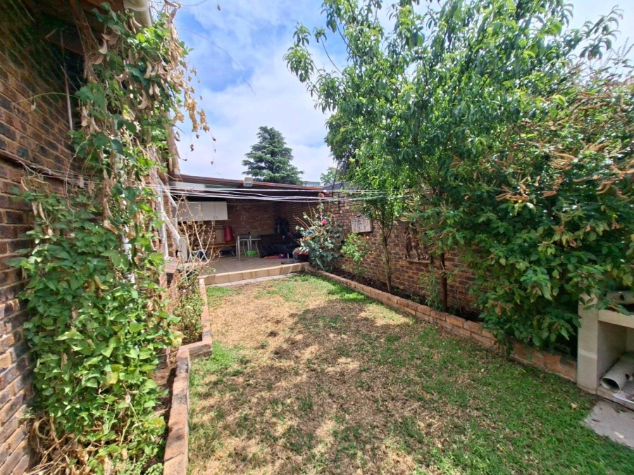 To Let 3 Bedroom Property for Rent in Buccleuch Gauteng