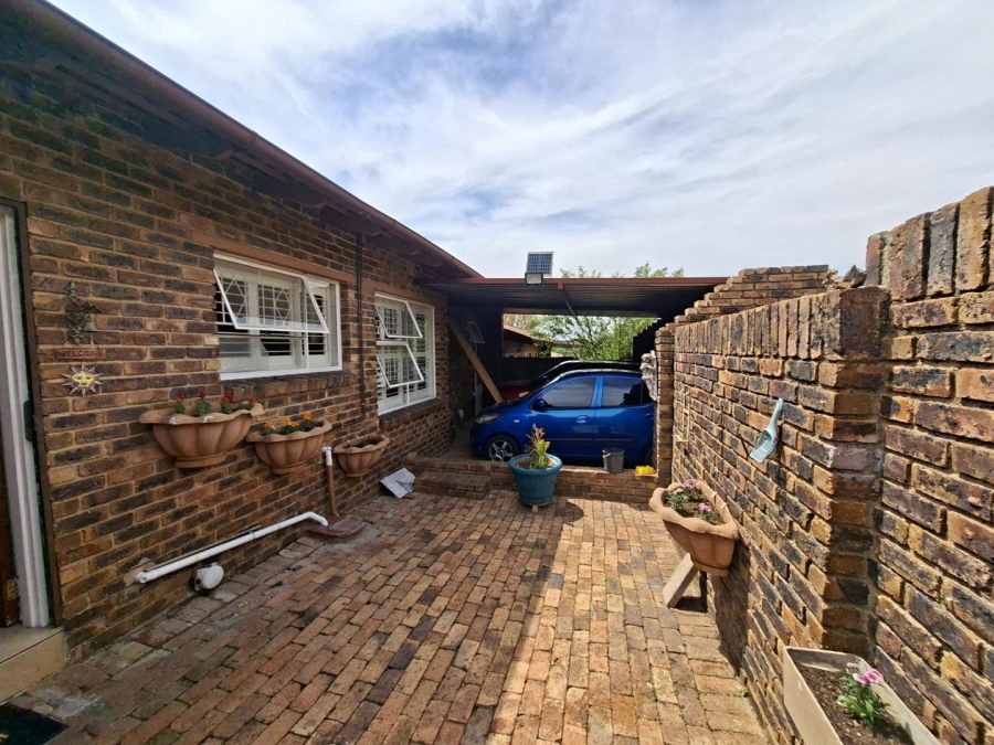 To Let 3 Bedroom Property for Rent in Buccleuch Gauteng