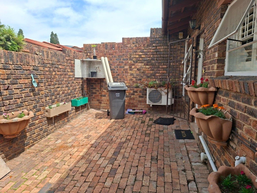 To Let 3 Bedroom Property for Rent in Buccleuch Gauteng