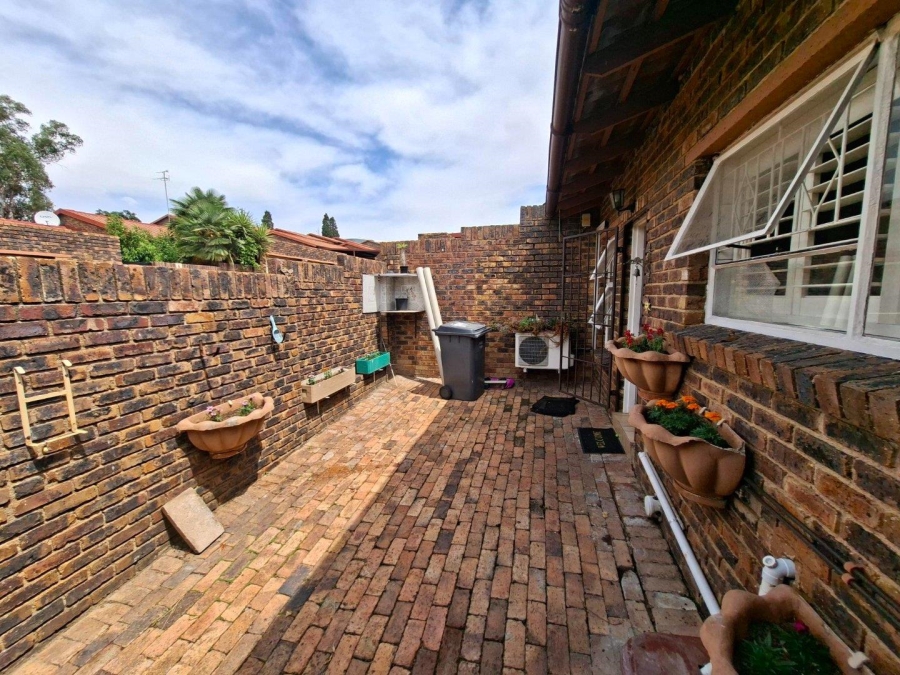 To Let 3 Bedroom Property for Rent in Buccleuch Gauteng