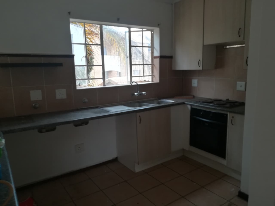 2 Bedroom Property for Sale in Die Hoewes Gauteng