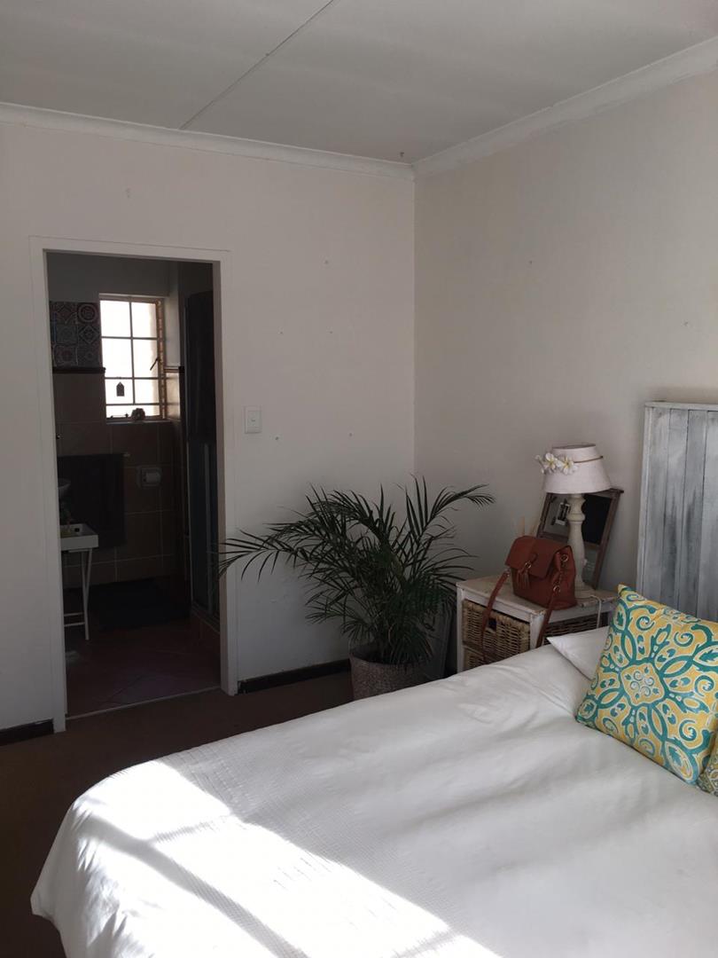 2 Bedroom Property for Sale in Die Hoewes Gauteng