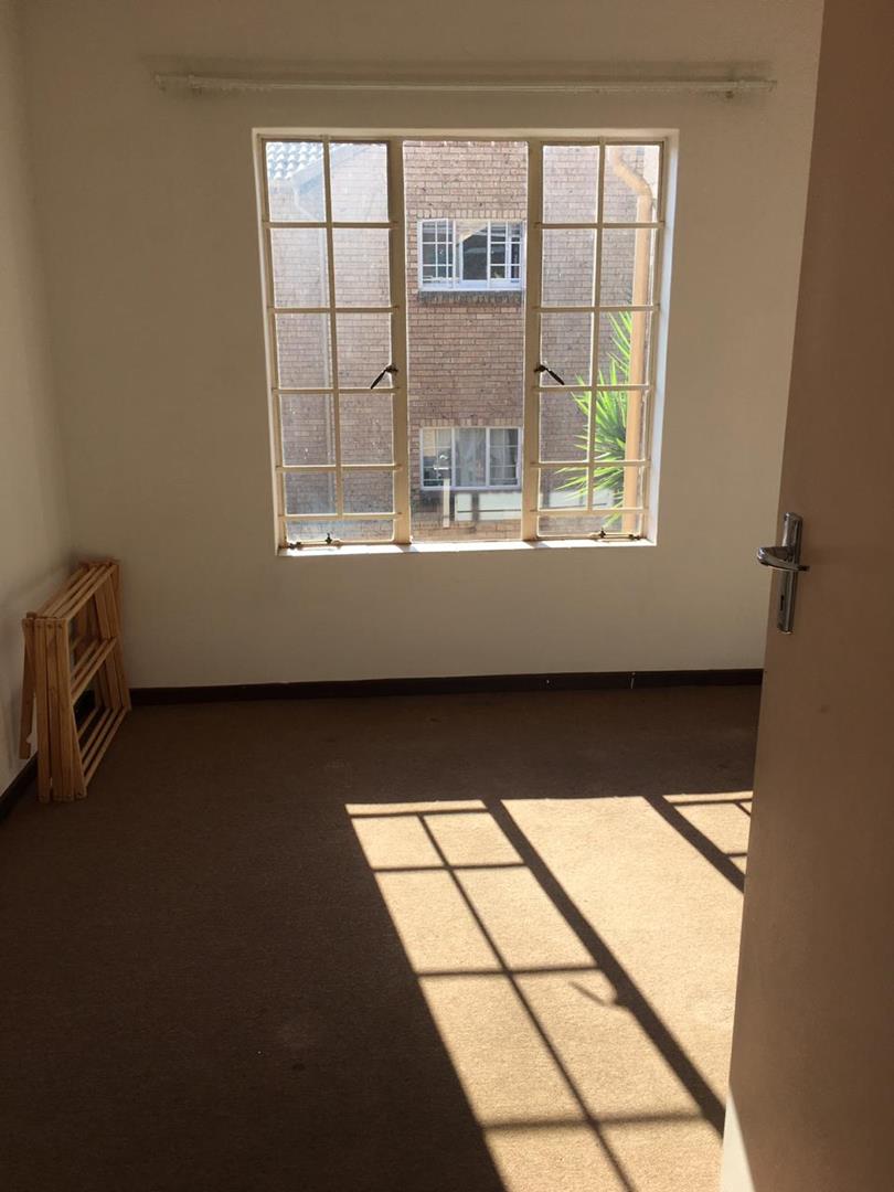 2 Bedroom Property for Sale in Die Hoewes Gauteng