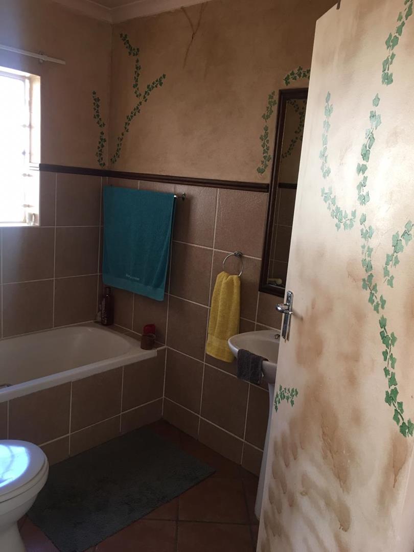2 Bedroom Property for Sale in Die Hoewes Gauteng
