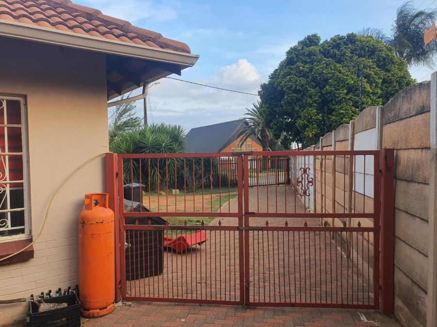3 Bedroom Property for Sale in Birchleigh Gauteng