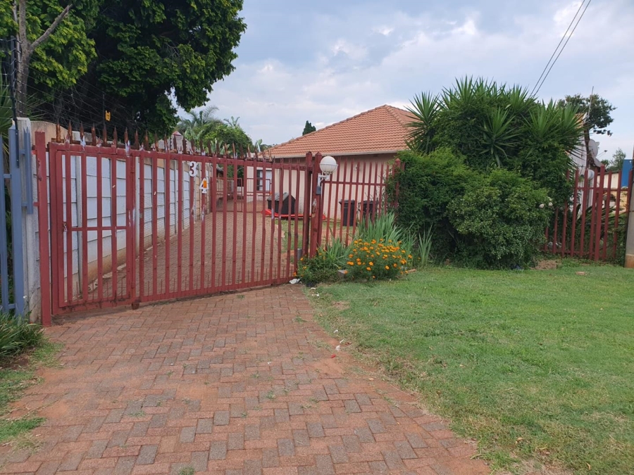 3 Bedroom Property for Sale in Birchleigh Gauteng