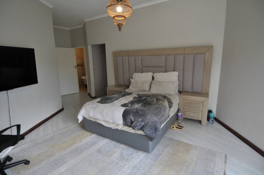4 Bedroom Property for Sale in Waterkloof Glen Gauteng
