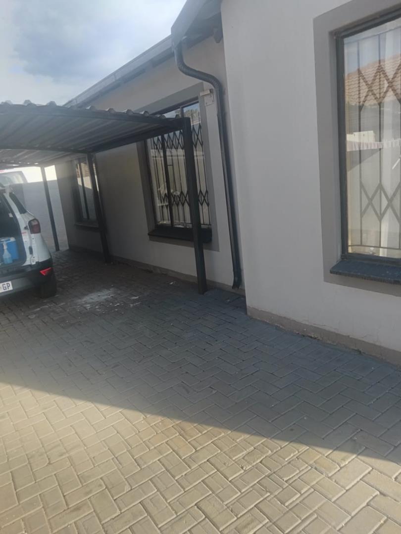 To Let 3 Bedroom Property for Rent in Nkwe Estate Gauteng