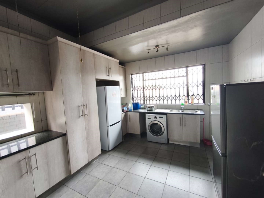 7 Bedroom Property for Sale in Brixton Gauteng