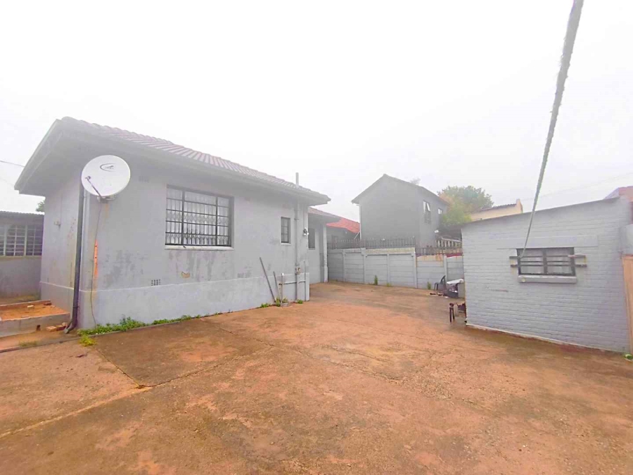 8 Bedroom Property for Sale in Brixton Gauteng