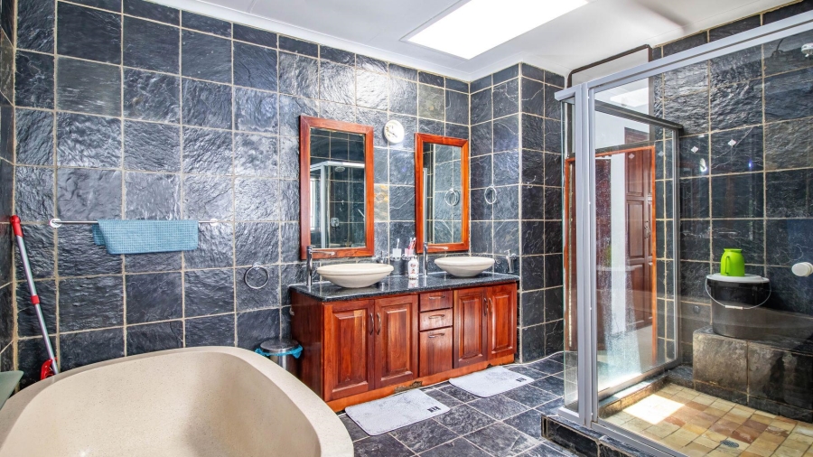 5 Bedroom Property for Sale in Northcliff Gauteng