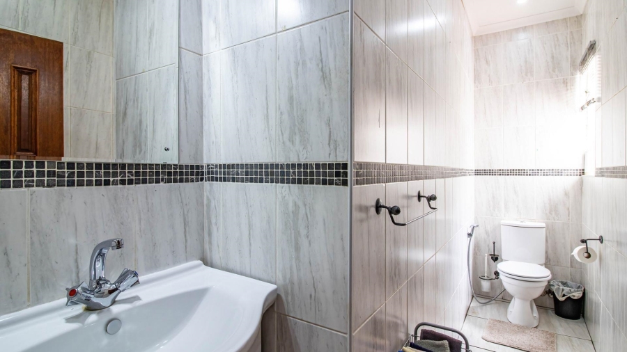 5 Bedroom Property for Sale in Northcliff Gauteng