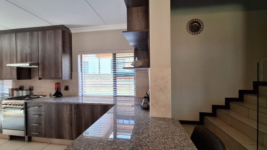 3 Bedroom Property for Sale in Honeydew Ridge Gauteng
