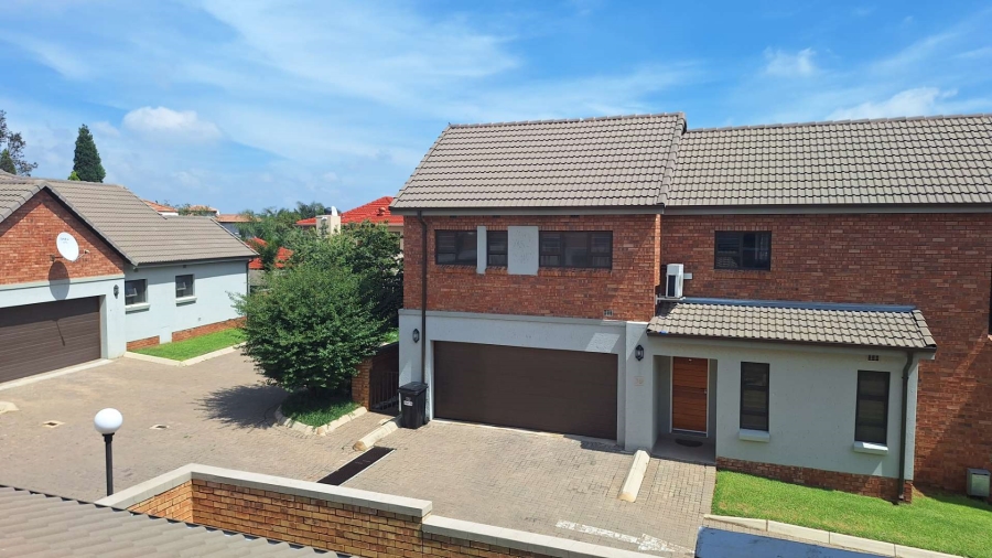3 Bedroom Property for Sale in Honeydew Ridge Gauteng