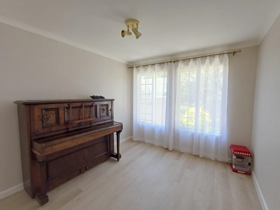 To Let 2 Bedroom Property for Rent in Sonneglans Gauteng