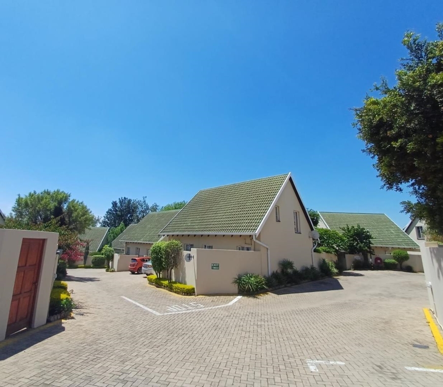 To Let 2 Bedroom Property for Rent in Sonneglans Gauteng